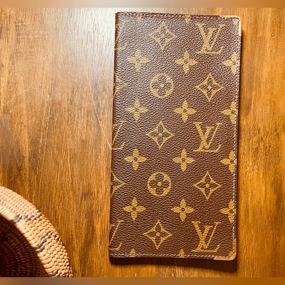 Louis Vuitton checkbook holder - Picture 5 of 15